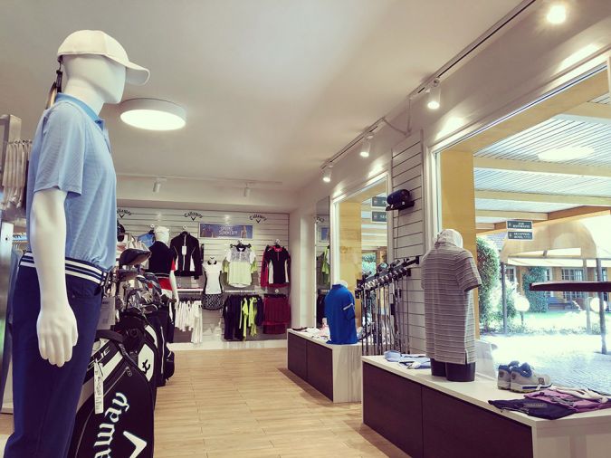 arredamento negozio abbigliamento sportivo golf club castelconturbia pro shop (2)